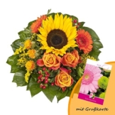 dominik-blumen-und-pflanzen-blumenstrauss-sonnenlicht-mit-einer-sonnenblume-orangen-rosen-germini-faerberdistel-und-goldrute-und-grusskarte-geburtstag-1