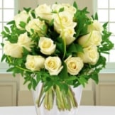 Weiße Rosen liefern
